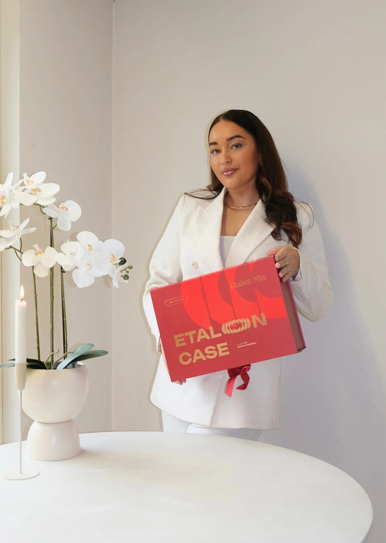 Shay met het Etalon Mix pigmentpakket tijdens de masterclass powderbrows